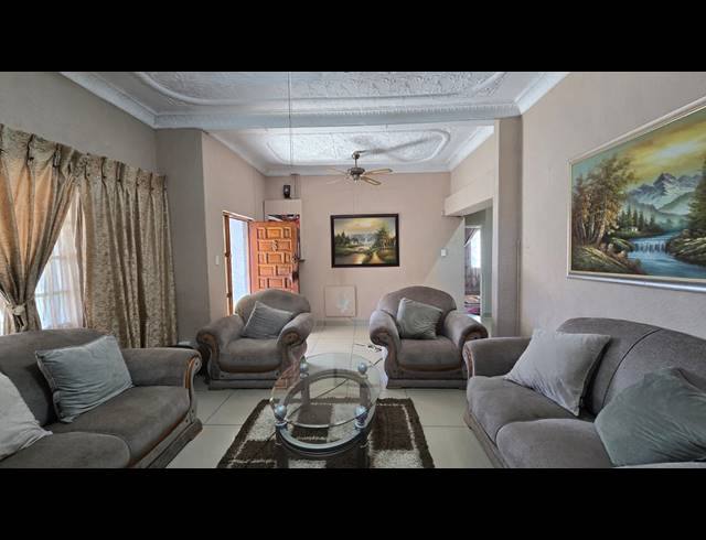 3 BEDROOM FREEHOLD FOR SALE IN REGENTS PARK